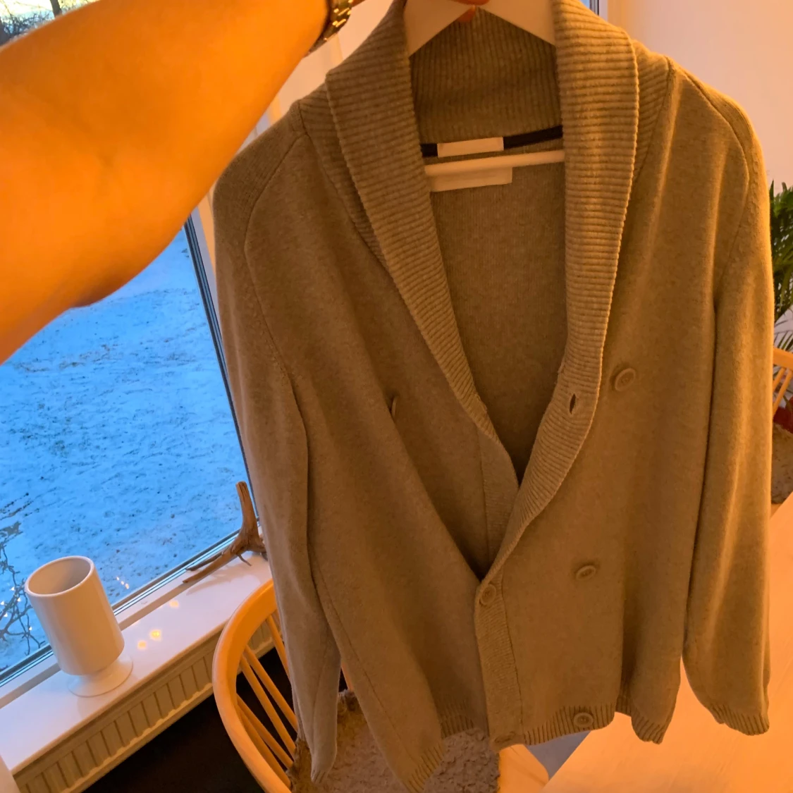 Grå kofta med dubbelknäppning - 90