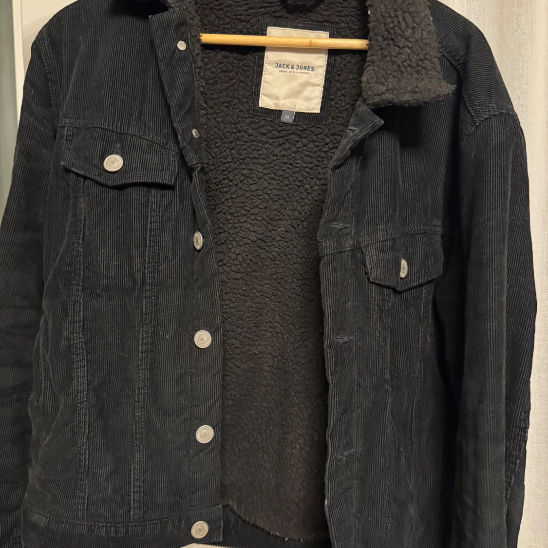 Svart manchesterjacka från Jack & Jones