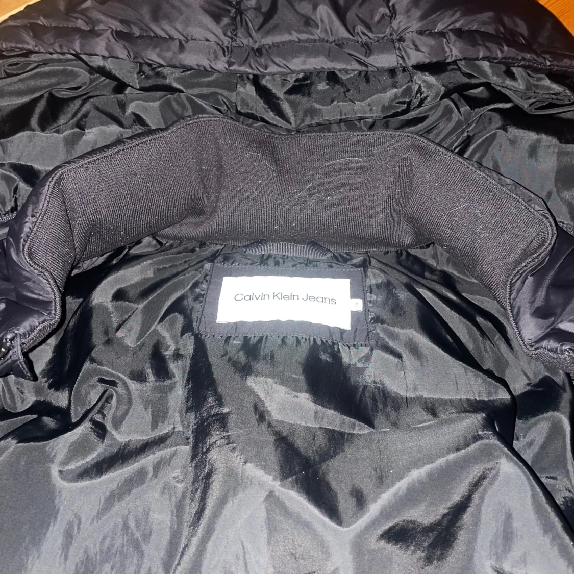 Svart pufferjacka från Calvin Klein - 91