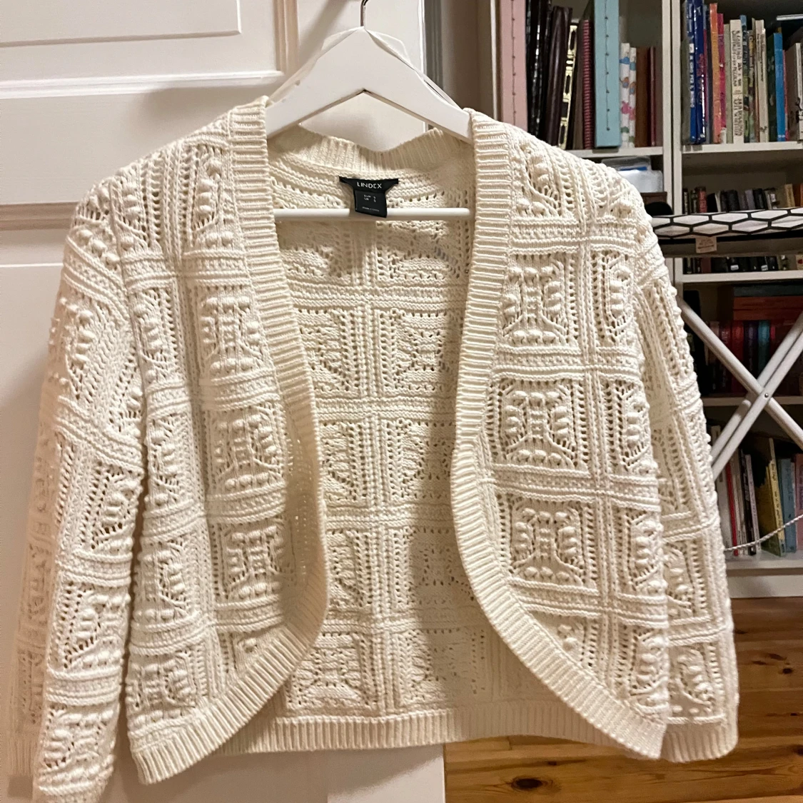 Vit stickad bolero kofta från Lindex - 91