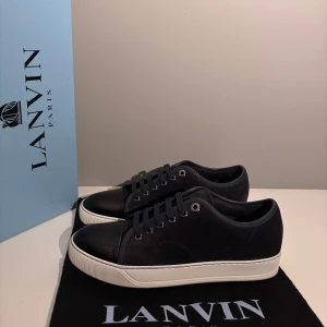 Lanvins - Säljer ett par sjukt snygga lanvins i storlek UK5(EU39-40), cond 10/10 helt nya. Kommer med OG box och två dustbags