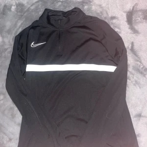 Nike academy - Nike academy tröja liten dragkedja vid halsen storlek xl 