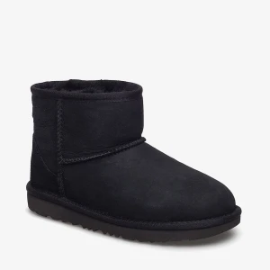 Svarta uggs  - Säljer ett par svarta uggs (inte från märket UGG!). Bra skick men inte ”riktiga” dyra där av priset, köpt för 550kr 💗 privat för egna bilder 💗💗