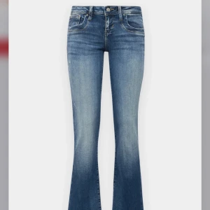 Ltb jeans ”Valerie” - LTB jeans i modellen Valerie❤️strl 28. Är inte exakt dem jeansen som är på första bilden men precis samma tvätt på dem!