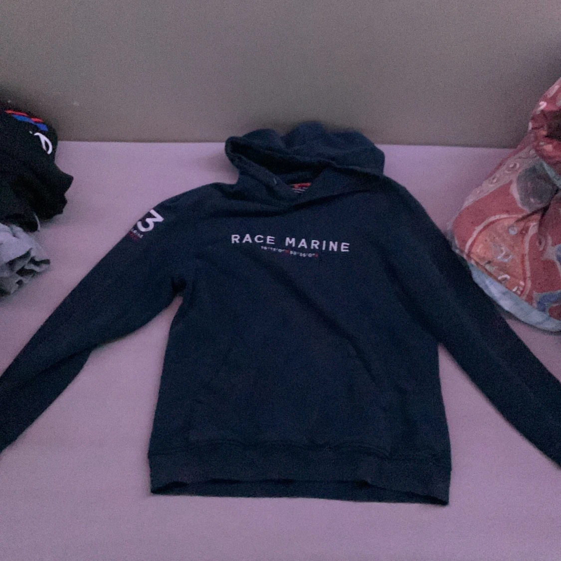 Mörkblå hoodie från Race Marine