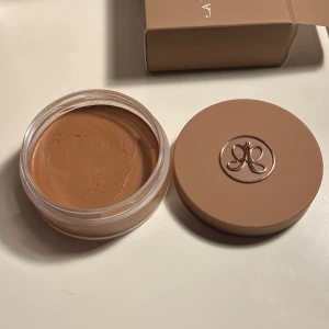 Anastasia cream bronzer  - Superfin bronzer från Anastasia i färgen golden tan ❤️ mycket bra skick, endast använd 2 gånger. Köpte den för ca 2 veckor sen för 379 på kicks 🫶