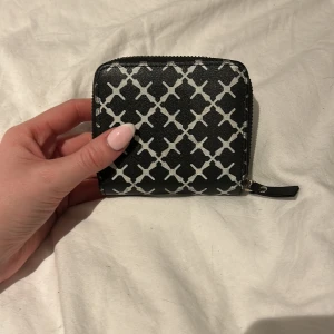 Plånbok  - Fin plånbok som inte längre kommer till användning.