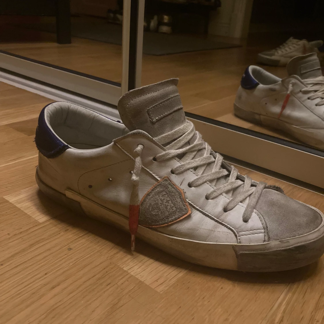 Vita sneakers från Philippe Model