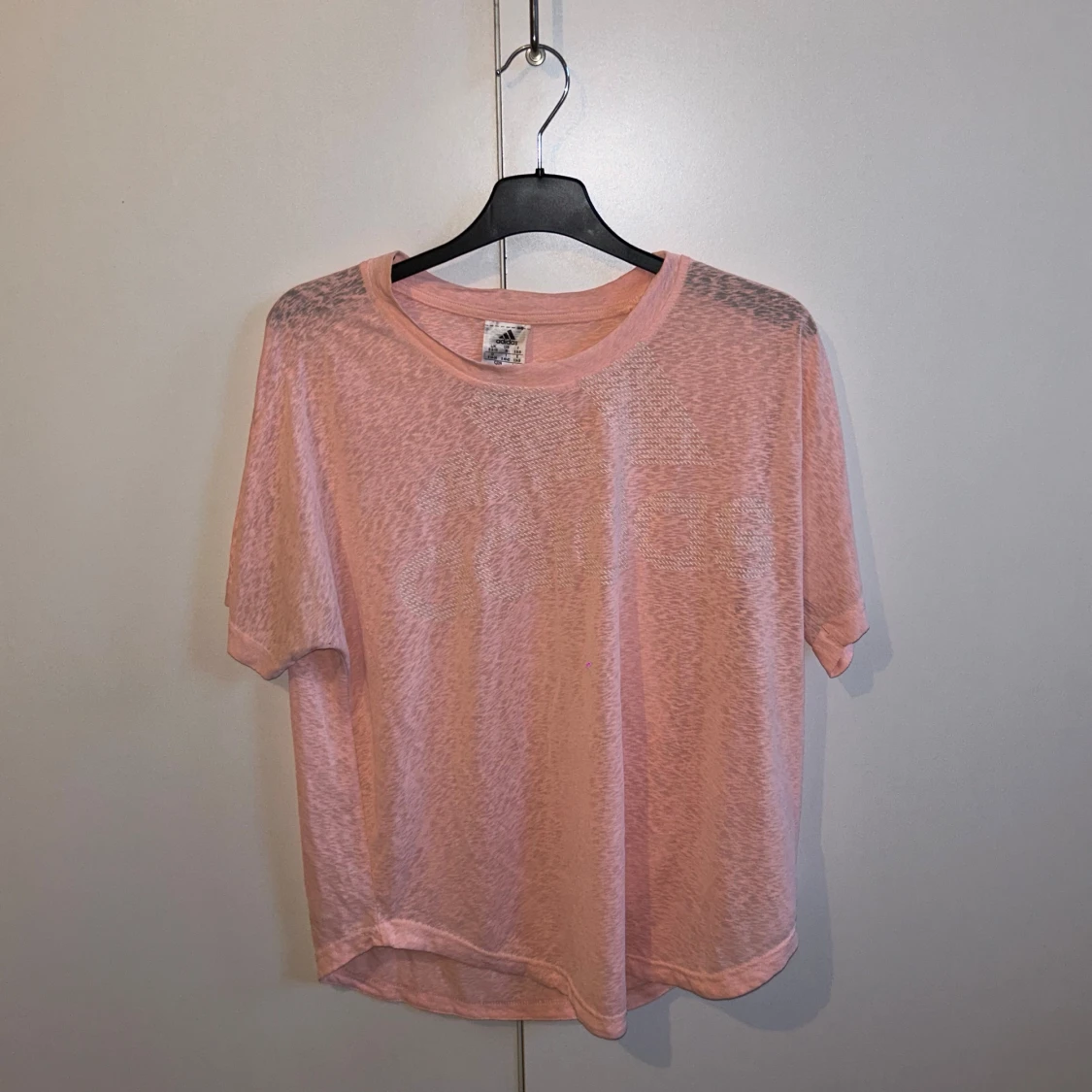 Rosa t-shirt från Adidas