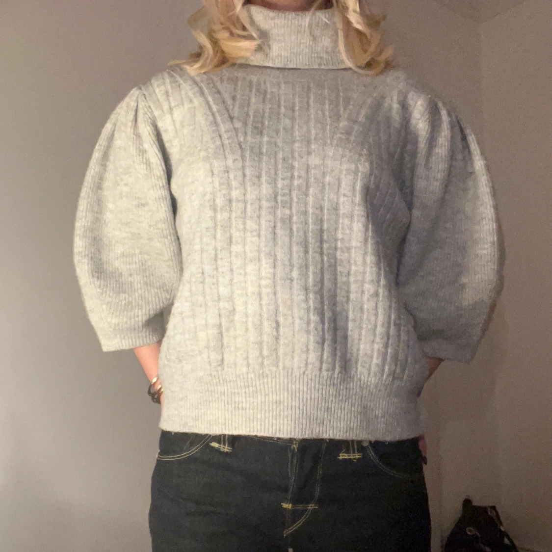 Grå ribbad polotröja - 93