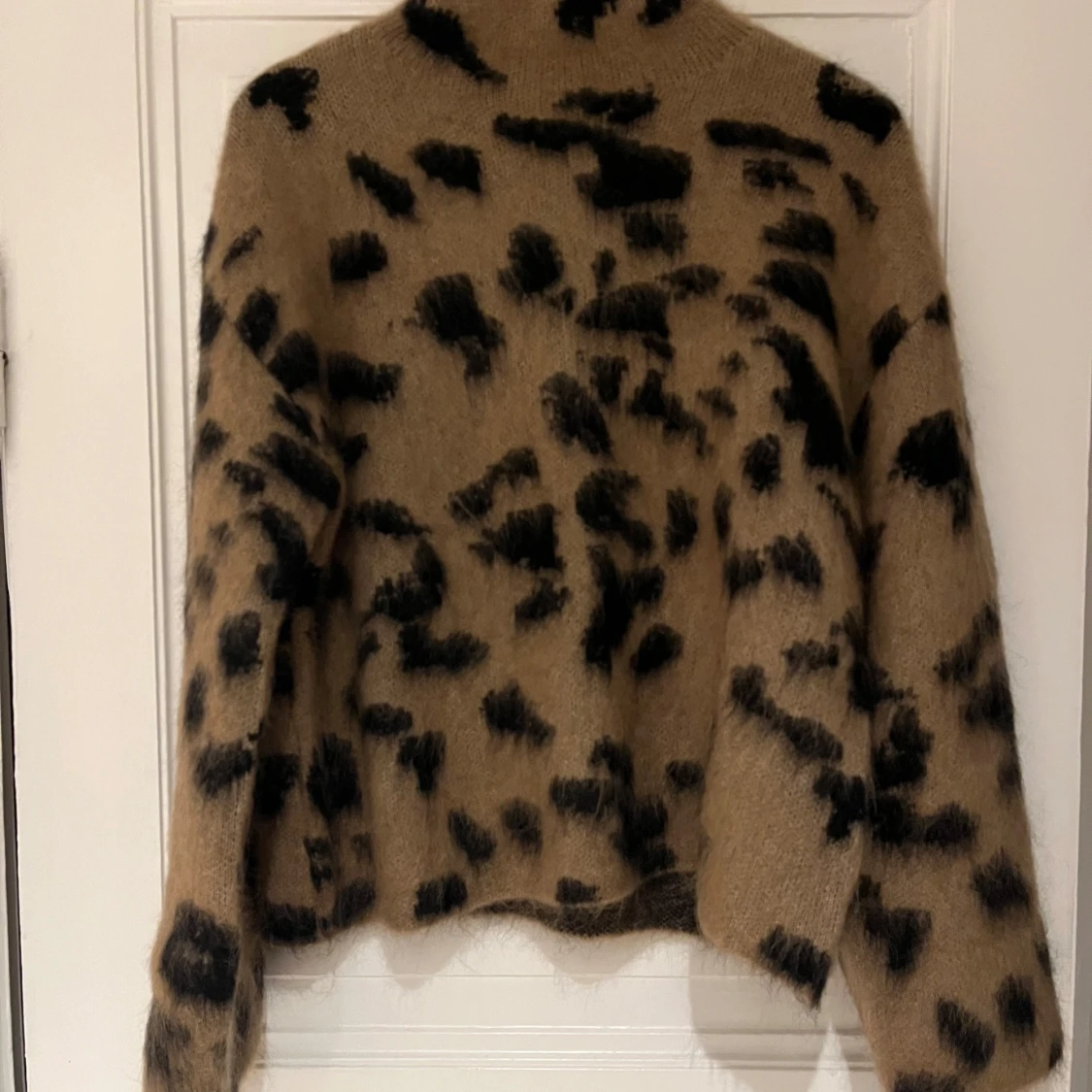 Leopardmönstrad tröja, stickad i mohairmix H&M edition - 90