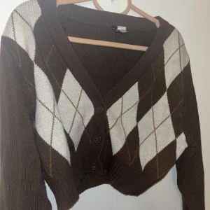 Mönstrad kofta  - Använt 2 gånger, från h&m! Storleken är s! 