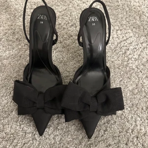 Klackskor  - Super snygga och populära klackar från Zara💕