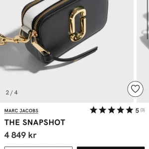 Marc jacobs vädka - Säljer eftersom den inte kommer till andvändning,köpte här på plick för 2000 jätte fin !! Har Tyvär inte påsen till den eller nått