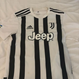 JUVENTUS T-shirt  - Knappt använd! Storlek s 