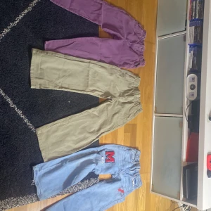 3 par jeans lila grön och blå - Jätte bra skick på alla tre byxor