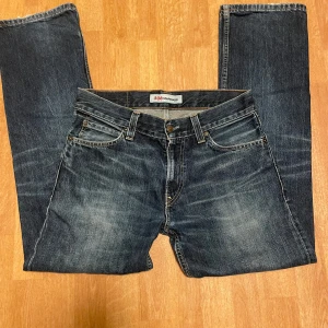 Levis 506 - Super feta Levis 506 me skön fade  Säljer då de var för små  Perfekt skick  W 32 L 32