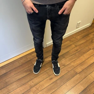 Tiger Of Sweden - Säljer ett par Tiger Of Sweden Jeans! Endast använda ett fåtal gånger | Skick 9/10 | Pris 449kr | Lägre pris vid snabbaffär | Hör av dig vid minsta fundering 🙌