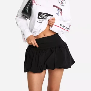 Kort puffig kjol från boohoo  - Säljer då den inte kom till användning, bra skick och inga defekter💕