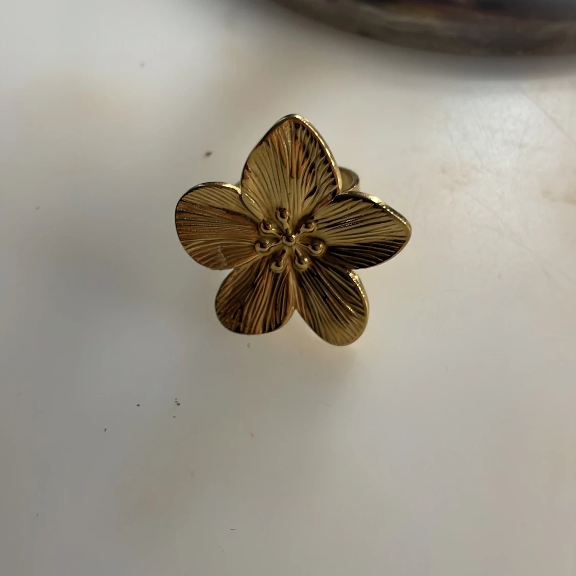 Blomring guld i rostfritt stål! 