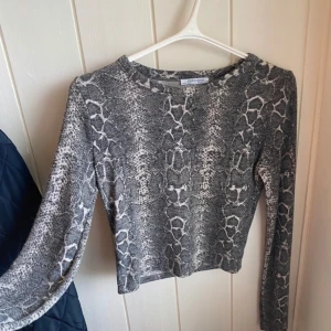 Stickad topp  - Stickad topp från zara! Bra sick 