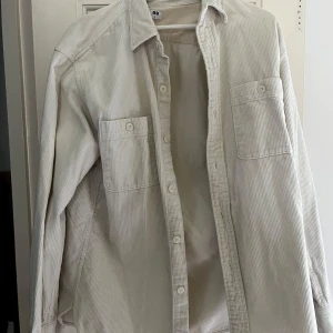 Overshirt - Uniqlo Overshirt i manchester-tyg använd 2-3 gånger.