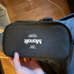 Monolit benskydd  - Monolit benskydd med monolit påse/förpackning skick 8/10 på benskydden. Funkar helt perfekt