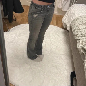 Grå Mavi jeans - Snygga Mavi Jeans, säljer pga inte kommer till användning längre 
