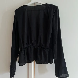 Svart blus  - Använd några gånger, fint skick!