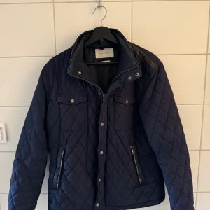Field jacket - Strl : L Skick : 7/10