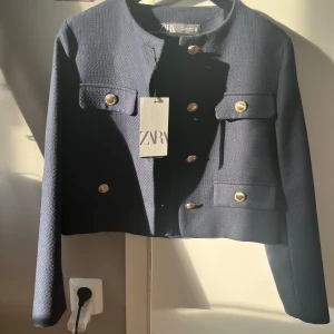 Zara jacka  - Jätte fin zara jacka med prislapp på : 335kr