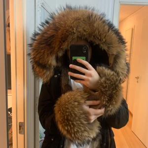 Päls jacka - Storlek XL fast ser snygg ut på mig som är S💗