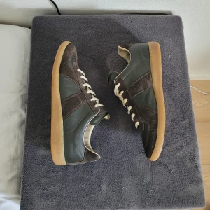 Maison Margiela skor - Extremt feta och sällsynta Margiela GATs i mörkgrön/brun färg! Cond 8/10, Box och dustbags ingår! 