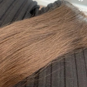 Äkta löshår! - Håret var för att sy in men har fixat de så de blir med clips, har bara provat på men ej använt. Håret är äkta . 100gram clips. Ordpris : 2200kr skriv för mer info❤️