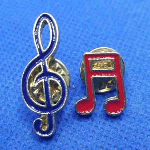 Pins - Noter - Pins noter oanvända. ✨️Titta igenom alla mina upplagda och köp fler saker i bundle för att spara på frakten och få allt du köpt i ett och samma paket✨️