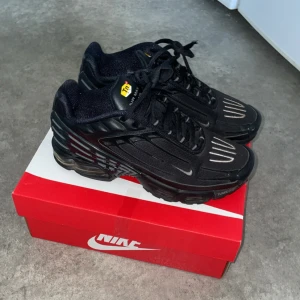 Nike tn skor  - Säljer knappt använda Nike tn skor storlek 37,5 bra pris bara höra av sig vid intresse