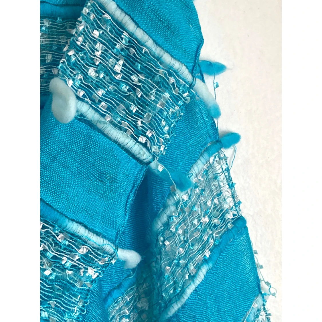 Turkos & vit sjal, scarf, mönstrad, fransar, texturerad, unik, bohemisk, boho - 91