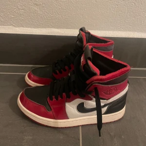 Jordans - Säljer dessa jordans zoom air, då modellen är lite anurlunda än vanliga jordans. Är använda sällan och där då i väldigt fint skick