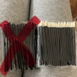 läppborstar - 20 stycken läppborstar 💘 ❌Ögonbrynsborstarna sålda❌ Kan endast köpas vid ett till köp, kan posta i samma. Ta kontakt med mig💘