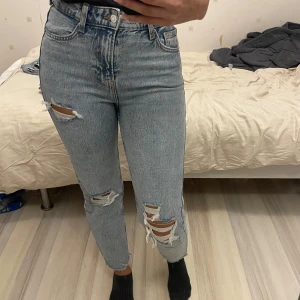 Bershka jeans - Använda några få gånger och är i jättebra skick. Fråga för mer information 💕