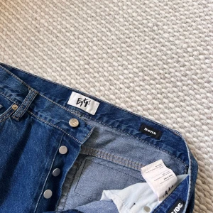 Eytys jeans - Säljer mina fina jeans då dom blivit för stora för mig, köpa för 2200kr. Lite skavda i hälen men inget som syns. Så snygga! 