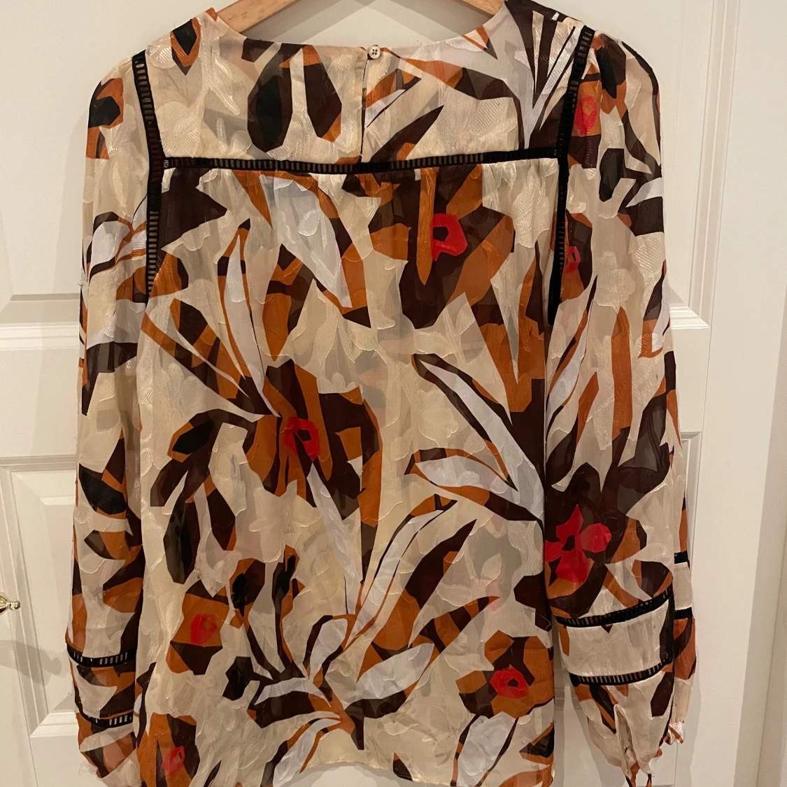 Mönstrad blus med långa ärmar - 90