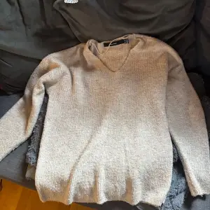 350kr för alla eller hitta pris på varje tröja i profilen. Storlekar mellan Medium och Small. Alla är lite oversized