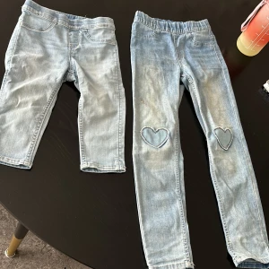 Kortare shorts strl 104 långa strech byxor strl 110 bägge för 20 kr inga slitage vill bara ha iväg allt billigt  - Strl 104 och 110