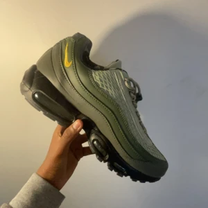 nike air max 95 corteiz - Dom här är inte äkta med hög kvalitet du kan inte se skillnad mellan dom här och äkta dom kostar runt 4000kr jag säljer för endast 1200kr