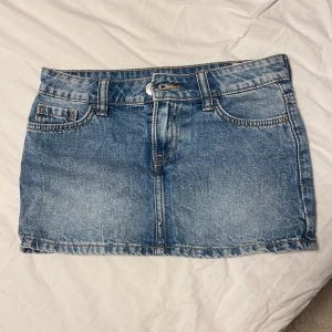 Jeans kjol - Säljer nu min super fina jeans kjol från hm storlek 32