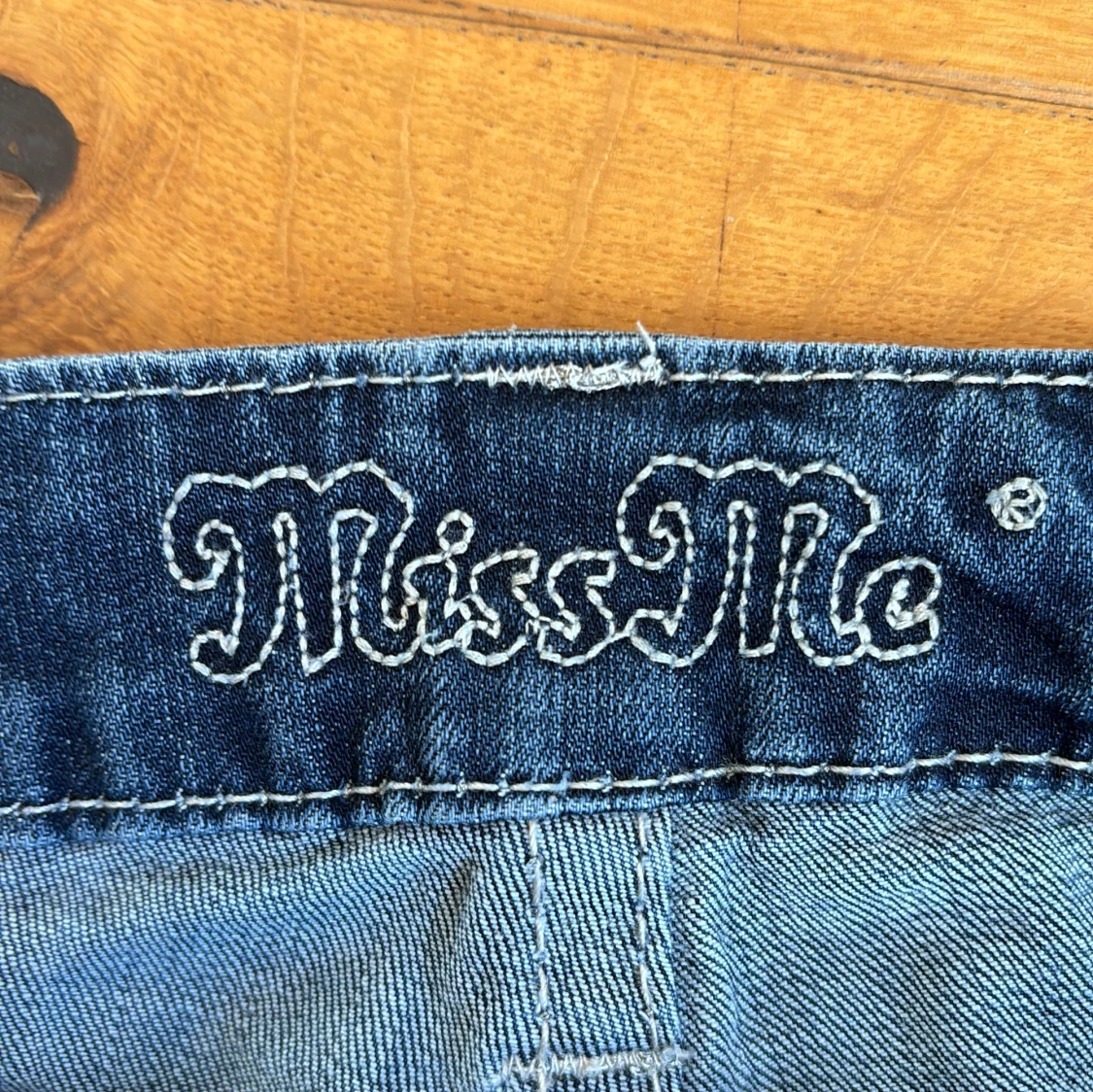 Blå bootcut jeans från Miss Me - 90