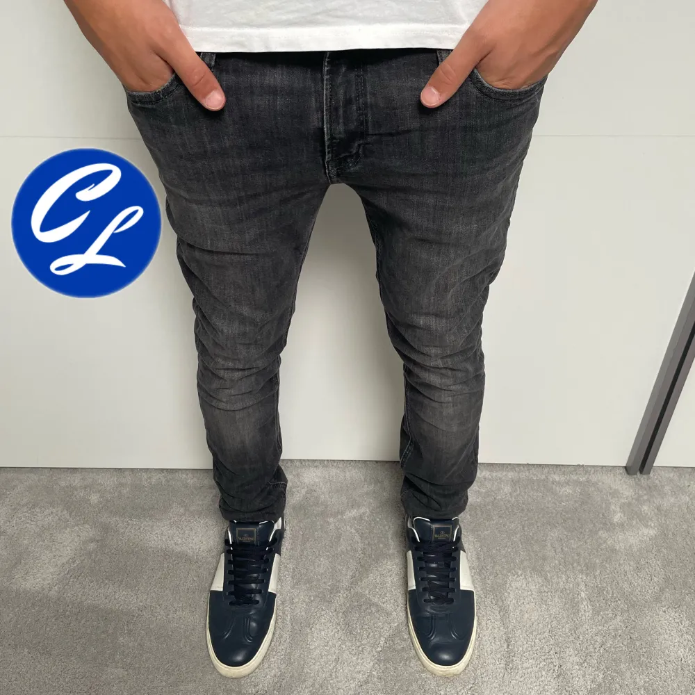 Jack & Jones jeans | Skick: 8,5/10 | Strl W30 L34 | Pris - 349 | Fraktar via Postnord eller Instabox på köparens bekostnad | Hör av dig vid minsta fråga eller fundering!. Jeans & Byxor.