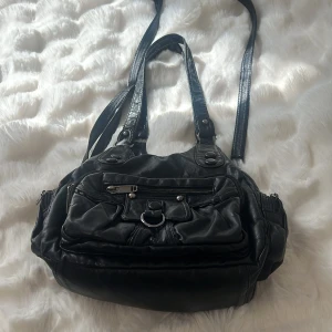 Y2k väska  - Super fin stor y2k liknande väska. 