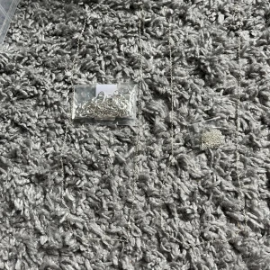 Kedjor (Halsband)  - Säljer dessa halsbanden och knäpp saker till som man kan t.ex göra smycken av